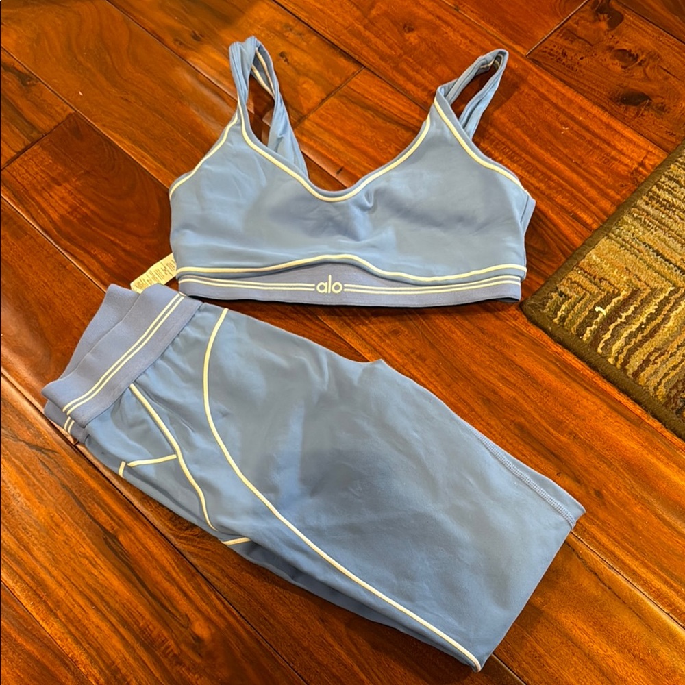 ALO Yoga Blue heart throb set